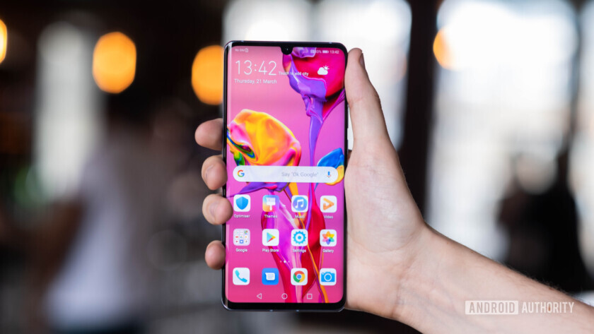  صفحه نمایش Huawei P30 Pro در دست [19659026] صفحه نمایش Huawei P30 Pro در دست 